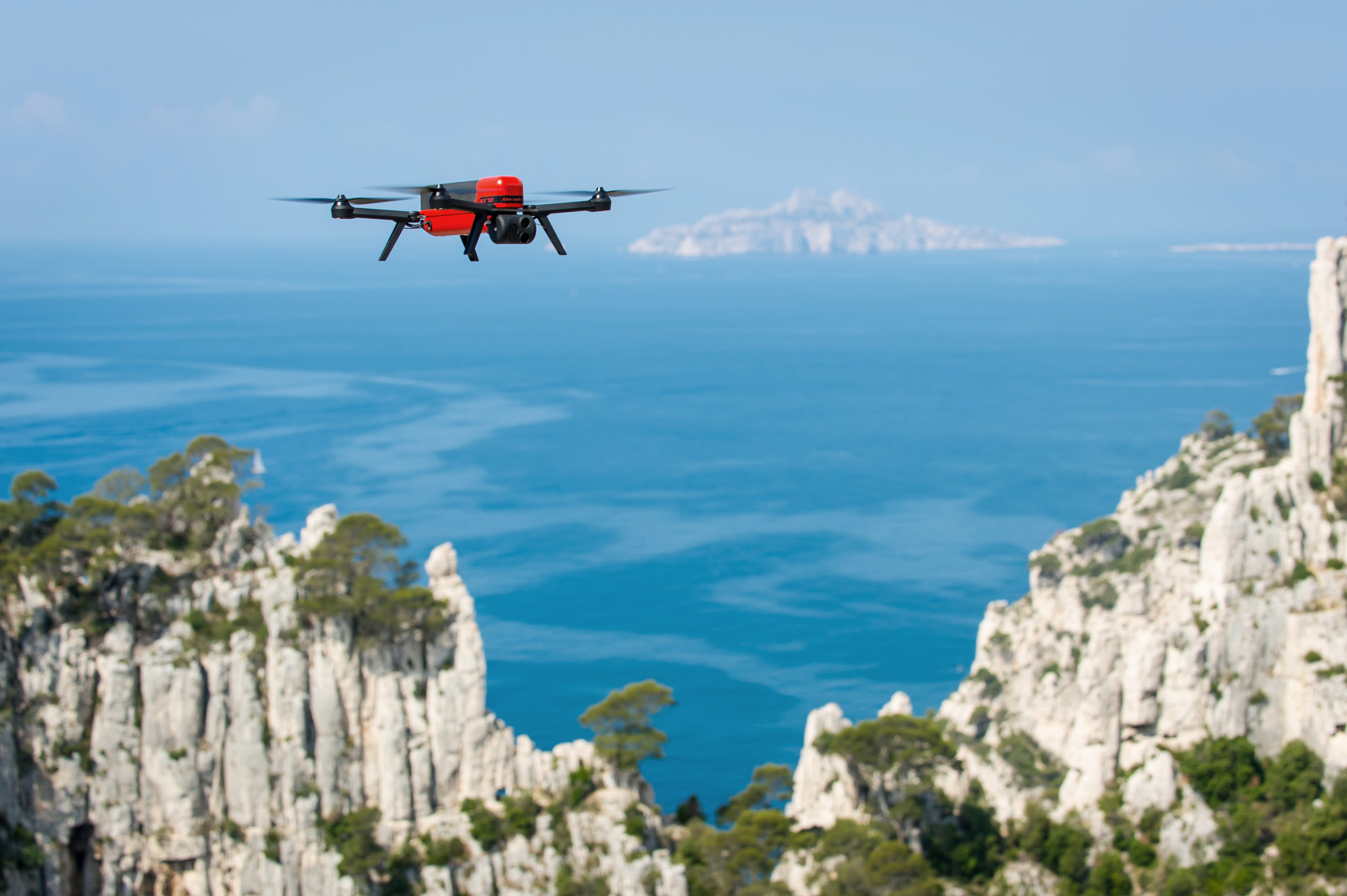 DEMONSTRATION DRONE DANS LES CALANQUES SOS GRIMP